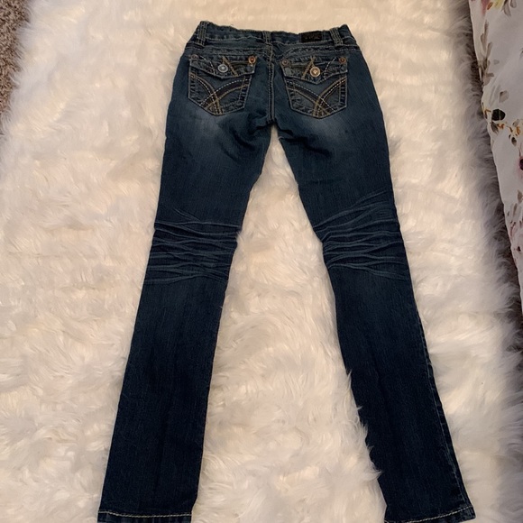 YMI Skinny Jeans. Medium/dark wash. Ripped knee. Size 0 - Picture 5 of 6